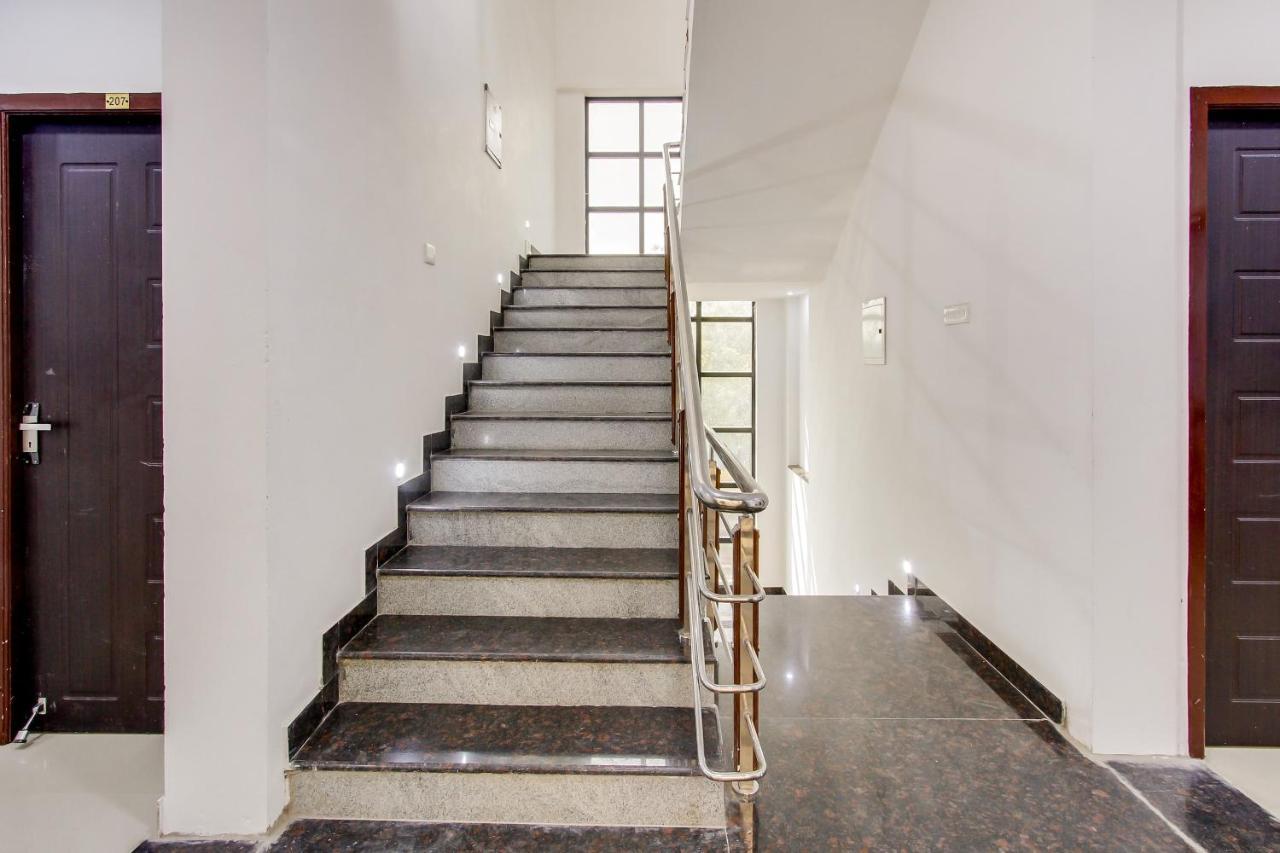 Oyo 69625 Mayuraa Residency Hotel Kumbakonam Eksteriør billede