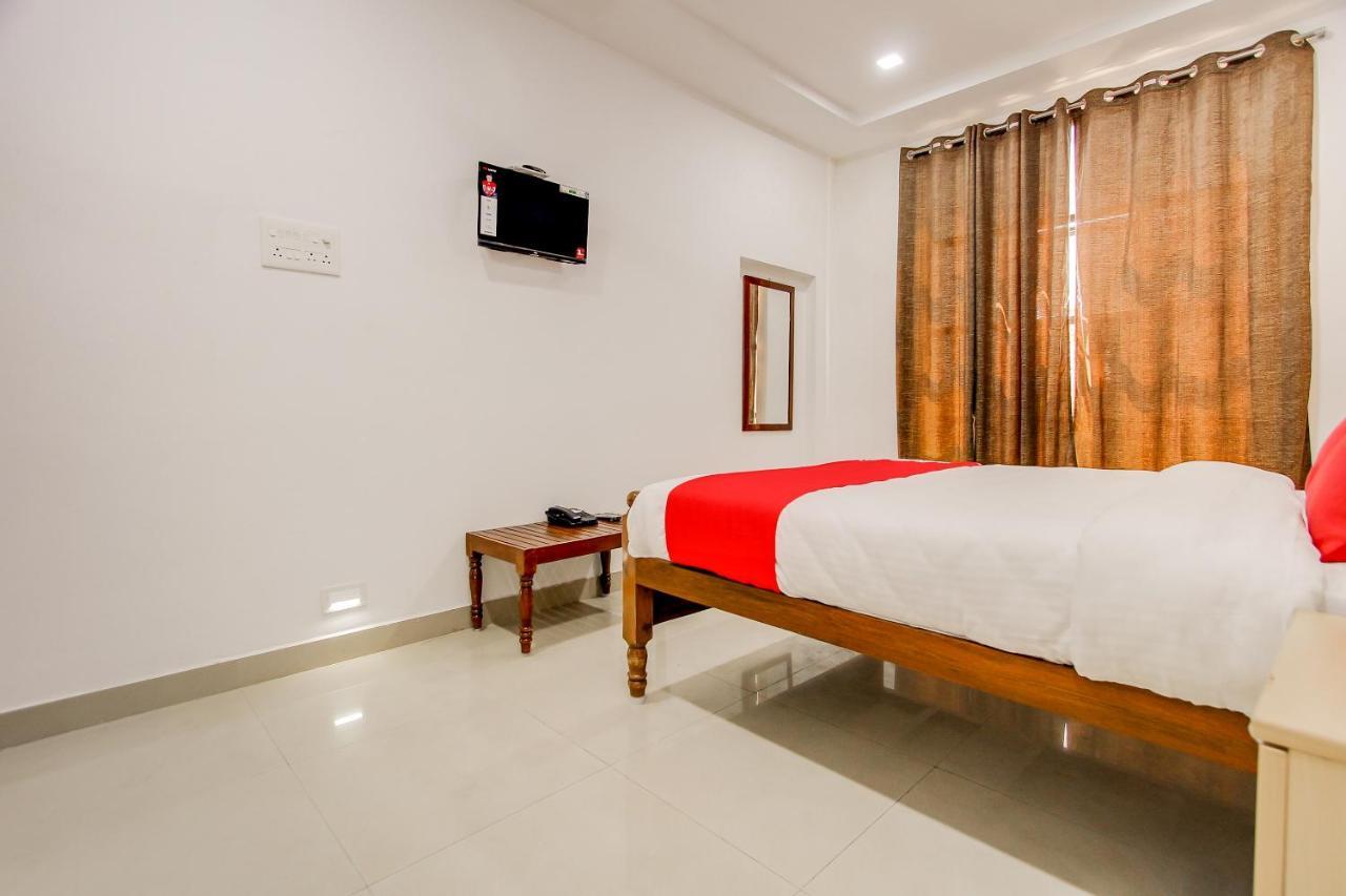 Oyo 69625 Mayuraa Residency Hotel Kumbakonam Eksteriør billede